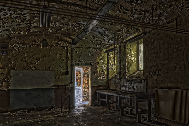 built structure, flooring, emergency exit, ceiling, leave, mood, transience, deterioration, architecture, transient, lapsed, messy, decay, no people, graffiti