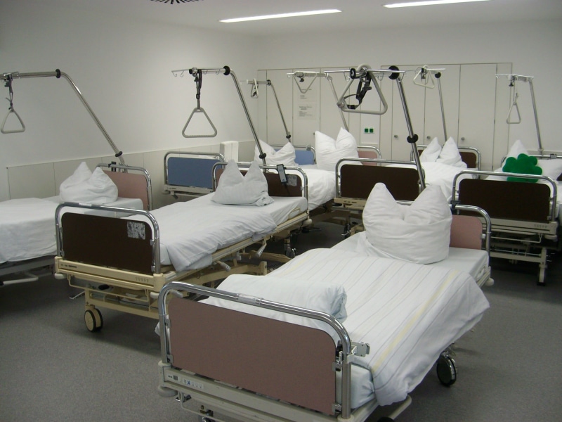 bedside, station, beds, assorted, indoors, no people, hospital gurney, rod, 2K, medical equipment, empty, healthcare and medicine, op anteroom, furniture