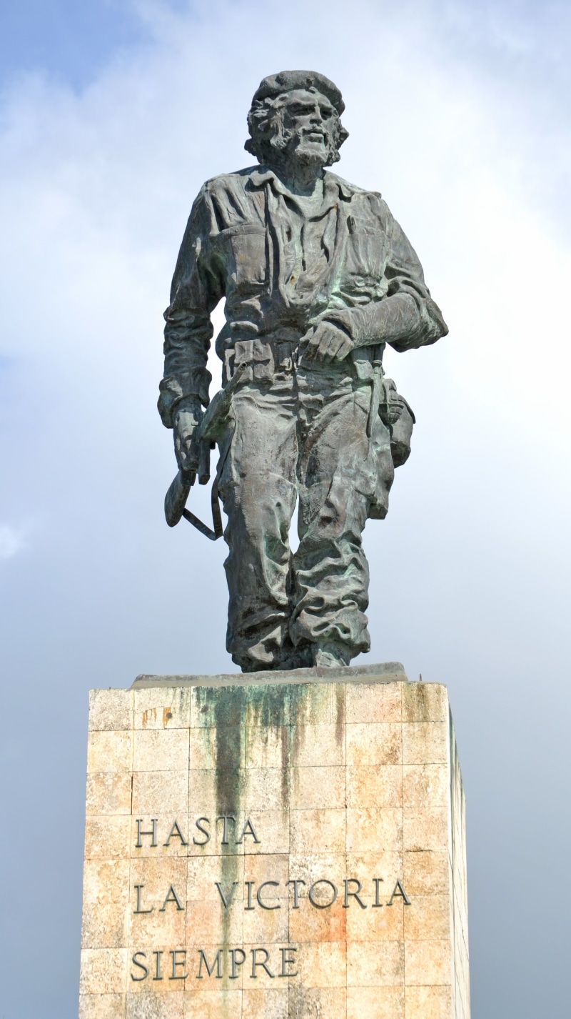 communist, architecture, outdoors, text, memorial, patriot, held, che guevara, history, monument, mausoleum, cuban revolution, art and craft, hasta, male likeness