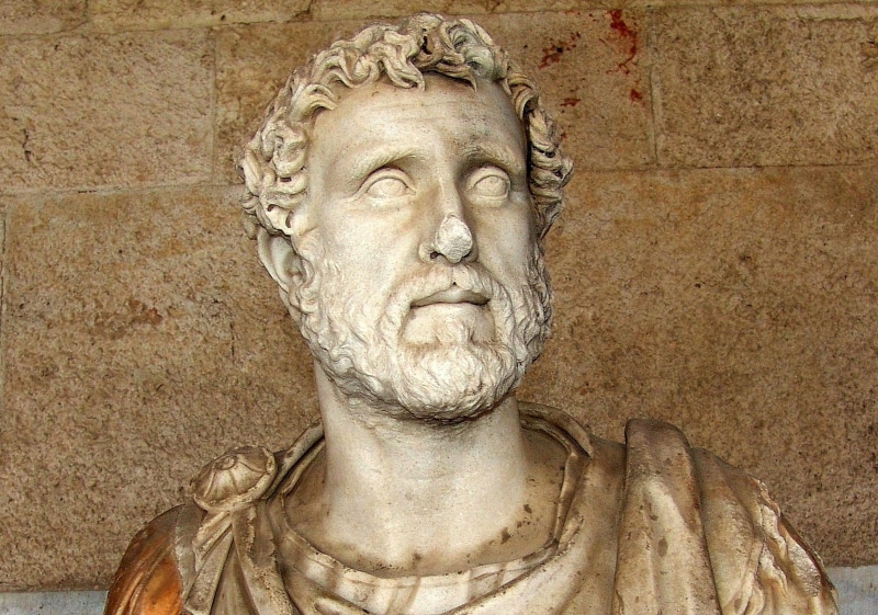 statue, ornate, stone material, man, human representation, memorial, romans, front view, ancestor worship, old, creativity, classical style, male likeness