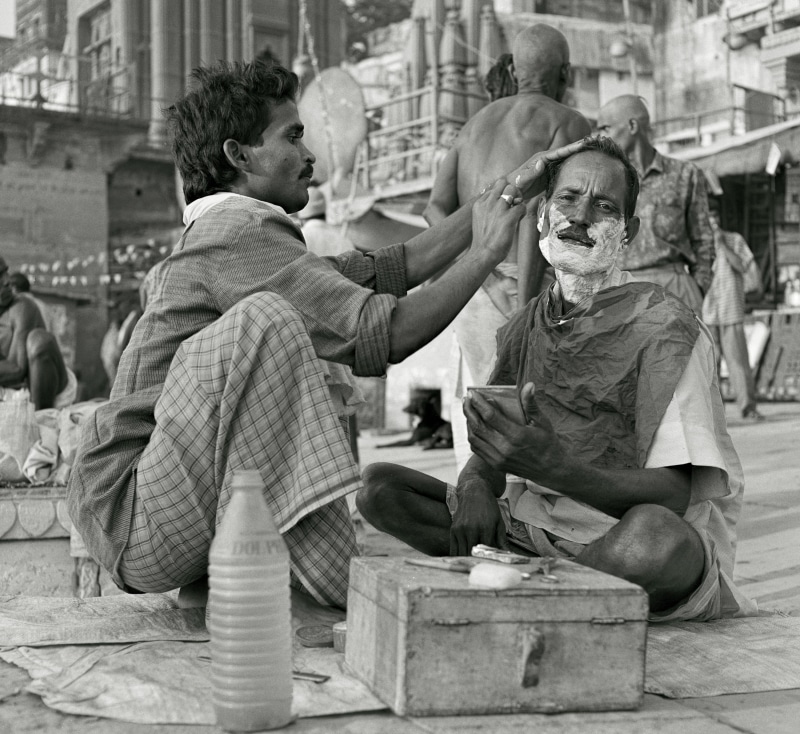 barbershop, black and white, india, man, 2K, adult, city, architecture, sitting, barber, leisure activity, grooming, real people, male, child, boys, razor