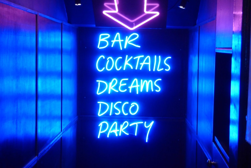 city, illuminated, information sign, sign, no people, cocktails, night, orthographic symbol, architecture, nightlife, 4K, light, light - natural phenomenon