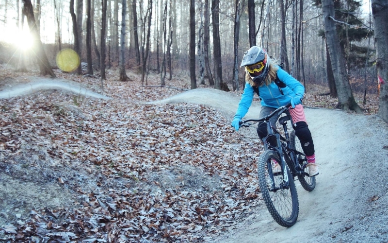 women with bikes, helmet, bicycle, 720P, mountain bikes