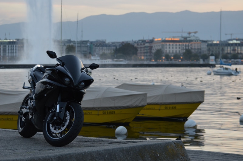fountain, no people, building exterior, nature, the city, black, water, motorcycle, land vehicle, day, 4K, boats, sky, yzf-r1, focus on foreground, mode of transportation