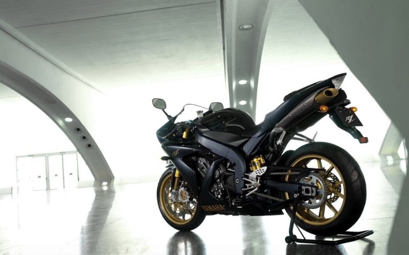 transportation, mode of transportation, land vehicle, wheel, day, no people, bike, indoors, sports, reflection, black, absence, city, built structure, 720P