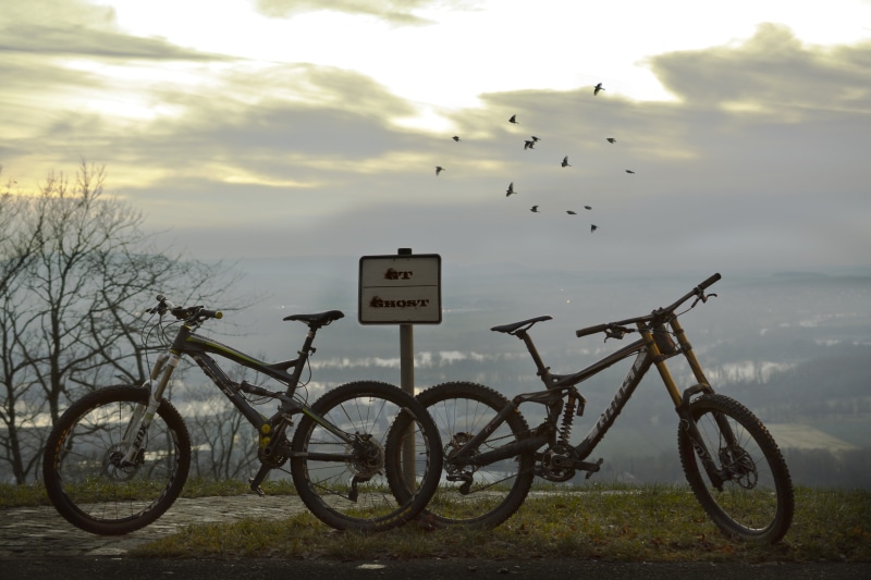 Downhill mountain biking, mode of transportation, mountain bikes, day, bikes, bird, stationary, communication, cloud - sky, sky, GT, animal themes, land vehicle