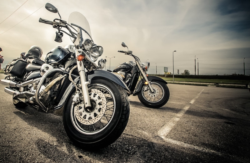 motorsport, luxury, land vehicle, heavy motorcycle, bike, city, motorized vehicle riding, power, road, photo, sunlight, harley davidson, transportation