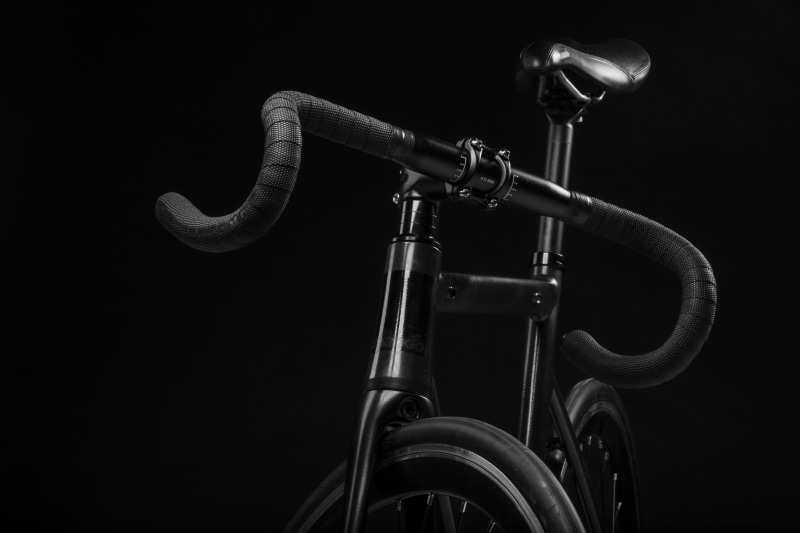 bicycle, nature, single object, bike, black background, handlebar, copy space, bicicldetum, communication, photography, shallow, metal, handle, tyre, wheel