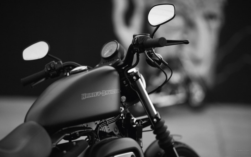 mirror, land vehicle, vehicle mirror, handlebar, handle, iron, photography, sport, motorcycle, city, davidson, road, technology, communication, street