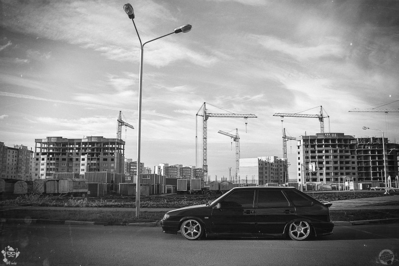 VAZ, mode of transportation, black, skyscraper, side, cloud - sky, no people, Auto, 2K, car, street light, crane - construction machinery, Lada, outdoors