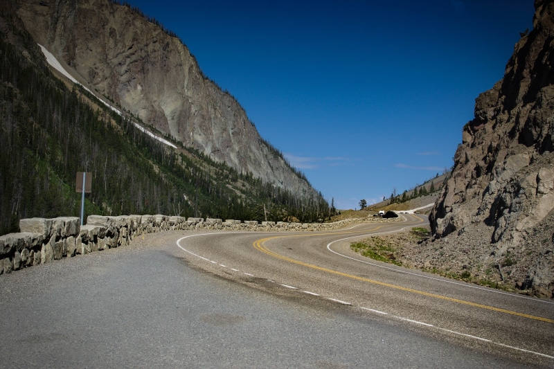 outdoors, Mountains, sign, curve, marking, symbol, 5K, sky, the way forward, America, nature, mountain, mountain road, transportation, dividing line, beauty in nature