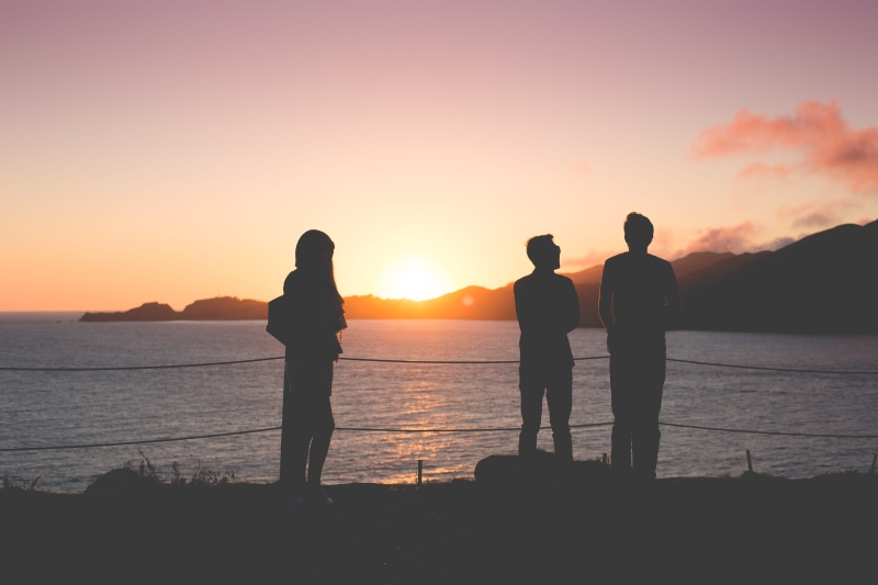 women, back Lit, scenics - nature, togetherness, family, water, enjoying, group, two people, beach, tranquility, dusk, People, fun, copy Space, sea, Ocean