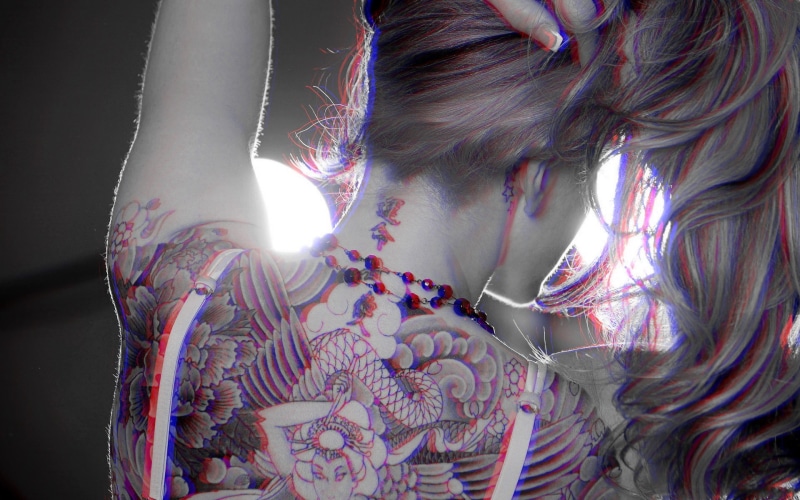 real people, women, front view, illuminated, back, leisure activity, human body part, light - natural phenomenon, sunlight, anaglyph 3D, glowing, monochrome