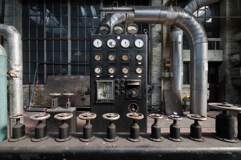 connection, old, fuel and power generation, control, industrial, 1080P, communication, valve, pipe - tube, electricity, abandoned, metal, day, indoors