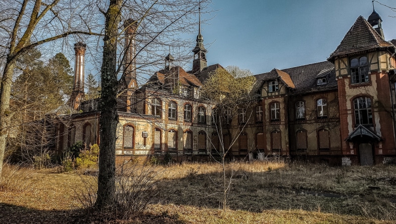 day, window, grass, 4K, building exterior, nature, abandoned building, history, plant, place of worship, abandoned, the past, ruined, sky, no people, left house
