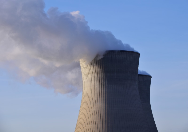 building exterior, chimney, sky, high voltage, industry, nuclear fission, emitting, factory, technology, carbon Dioxide, outdoors, energy, environment