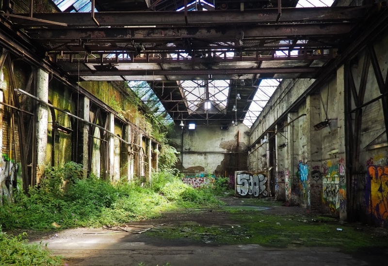 bad condition, damaged, 4K, mood, weird, atmosphere, factory building, threatening, indoors, industrial plant, decay, day, past, window, decline, transient