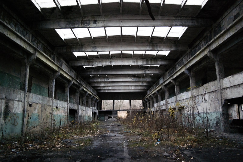 domestic room, obsolete, rusty, ruined, industry, dark, exploration of the, no People, destruction, weathered, abandoned, old, broken, warehouse, ceiling
