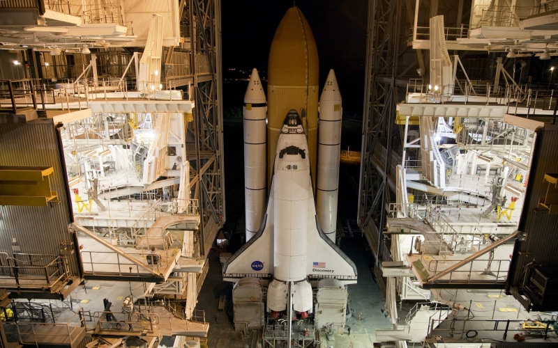 metal, outdoors, facility, day, Space Shuttle Discovery, 2K, NASA, building exterior, mode of transportation, photo, space, construction site, architecture