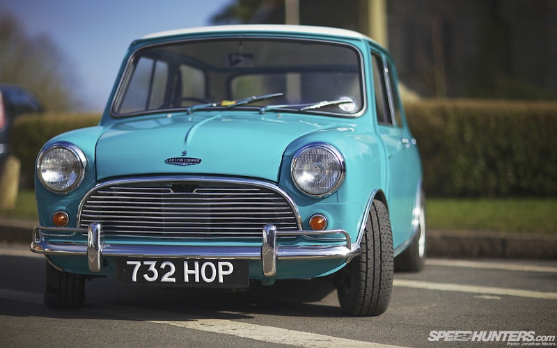 stationary, focus on foreground, parking, luxury, Mini Cooper, motor vehicle, city, mode of transportation, hatchback, car, headlight, retro styled, 1080P