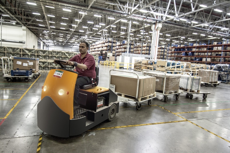 equipment, shipping, storage, storehouse, worker, architecture, machine, technology, mid adult men, one man only, industrial, cargo, vehicle, boxes, delivering