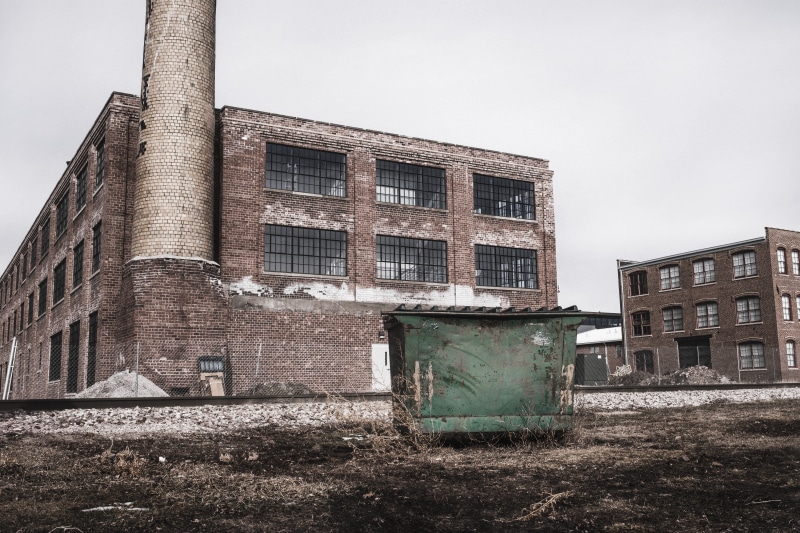 dirty, bin, built Structure, urban, nature, green, factory, ruined, near, warehouse, day, building, grunge, run-Down, obsolete, window, architecture, garbage bin