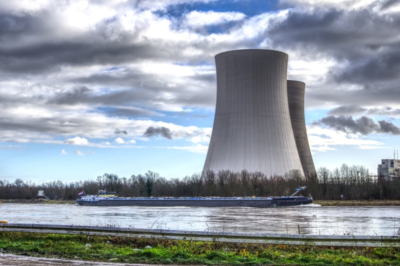 plant, power supply, lake, silo, day, built structure, electricity, reactor, 5K, water, pollution, nuclear, loading, sky, nuclear power plant, tree, radioactivity