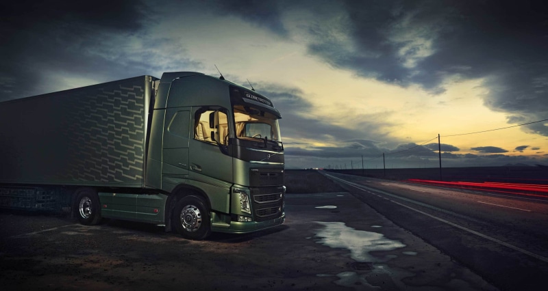 trucking, freight Transportation, 2K, dusk, truck, traffic, architecture, mode of transportation, volvo 2013, sky, blue, no People, land Vehicle, transportation