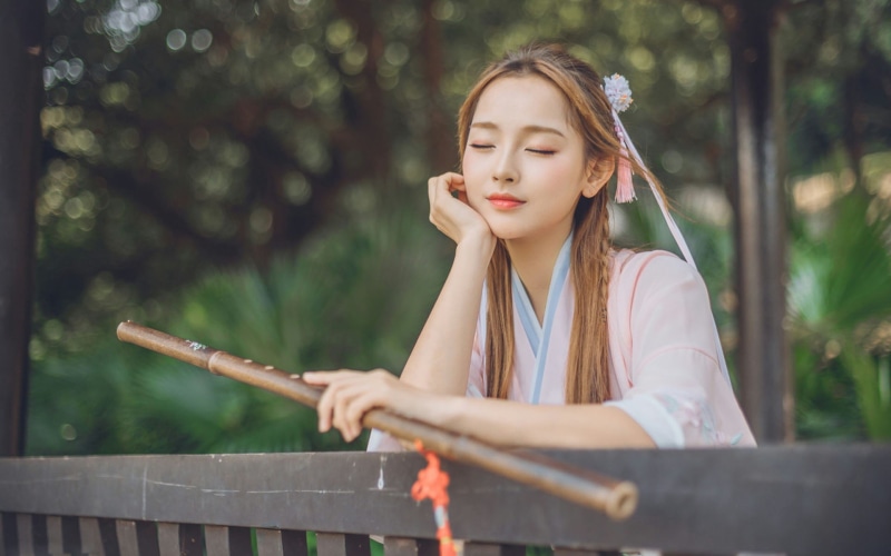 young adult, 1080P, young women, top, casual clothing, hanfu, real people, kimono, Asian, white, lifestyles, leisure activity, outdoors, tree, flute, contemplation
