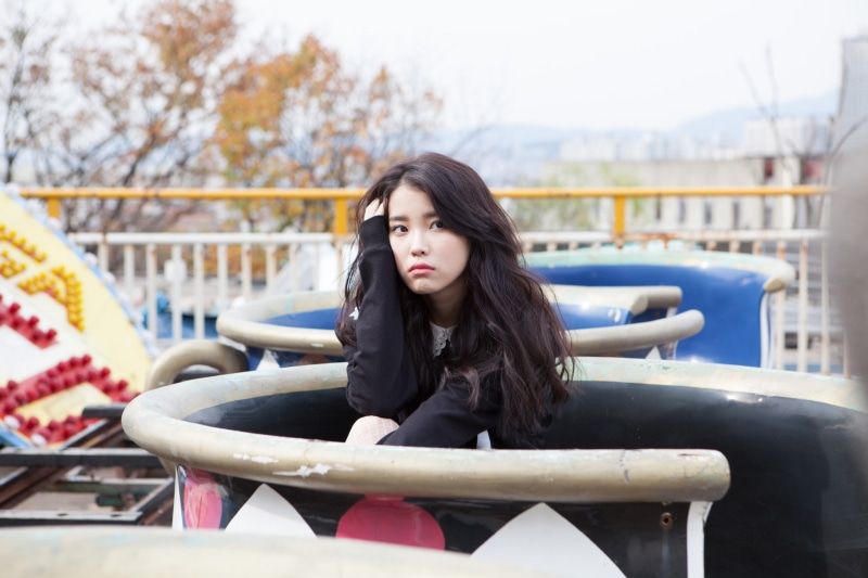 casual clothing, warm clothing, young adult, beautiful woman, iu, adult, 1080P, portrait, hair, hairstyle, railing, contemplation, outdoors, seat, nature