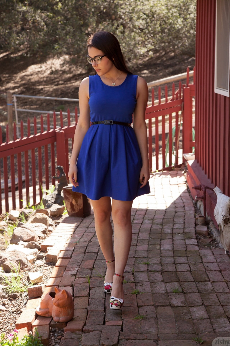 full length, blue, blue dress, model, one person, 1080P, adult, women, fashion, dress, walking, architecture, women with glasses, outdoors, leisure activity