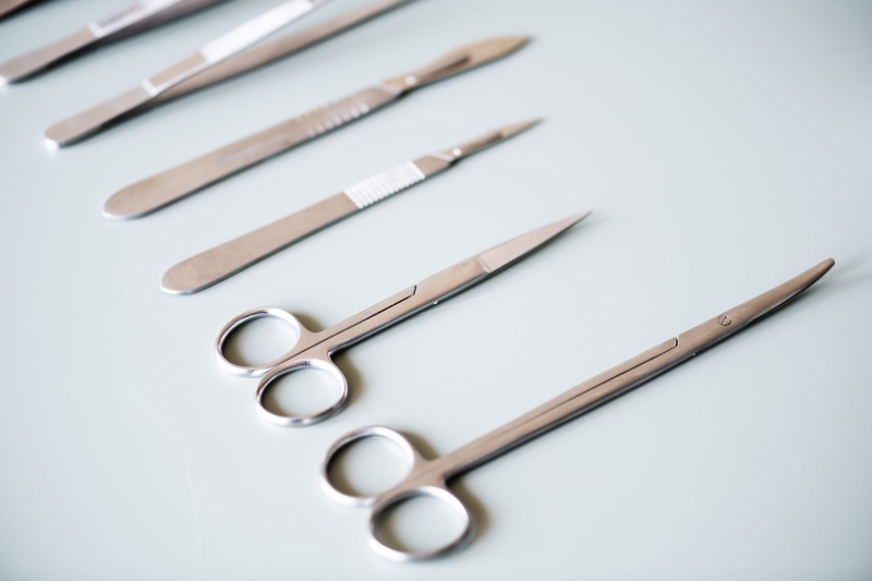 variation, scalpel, simplicity, professional, sharp, scissor, beauty, cut out, treatment, tool, operation, order, supply, no people, knife, indoors, white background