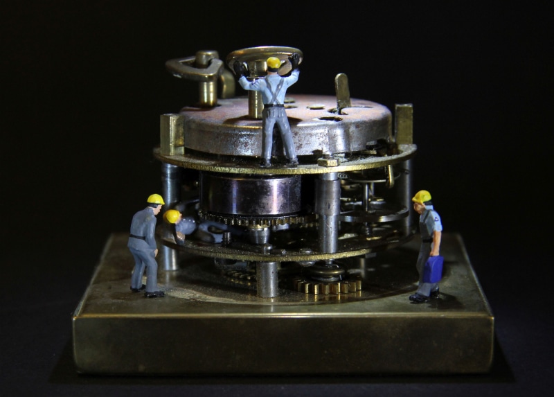 working, helmet, robot, mite, movement, equipment, indoors, little man, repair, figurine, industry, security, metal, food, modelleisenbahn figure, colored background