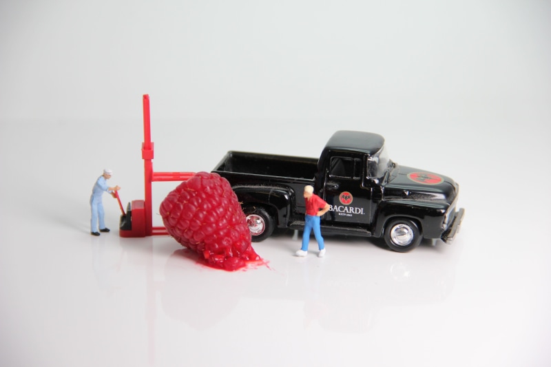 miniature, toy, h0, model construction figure, mite, mode of transportation, creativity, humorous, 5K, day, copy space, funny, standing, car, toys, close