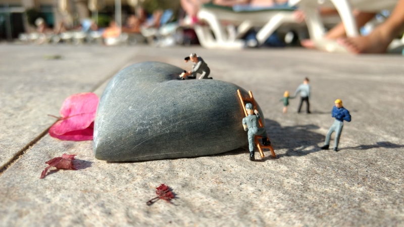 city, maintenance, nature, humorous, miniature, 1 87, heart, figurine, outdoors, valentines day, floor, stone, close-up, art, group of people, small, miniature figures