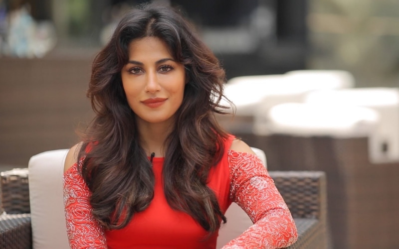 shoulder, scoop, Bollywood, dress, 720P, Chitrangada Singh, India, women, singh, floral, actress, red, neck, chitrangada, s