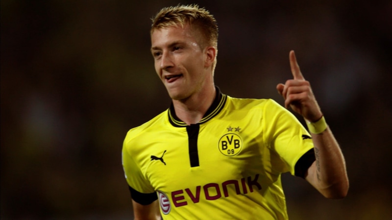 casual clothing, human body part, focus on foreground, standing, Bundesliga, men, BVB, puma, front view, adult, Marco Reus, soccer, competition, 1080P