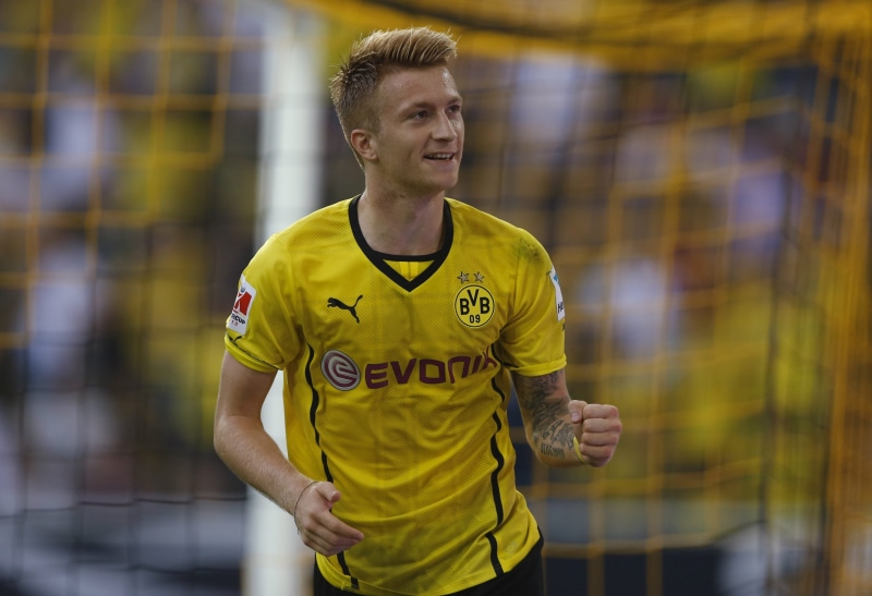 clothing, 2K, waist up, soccer, Ballspielverein Borussia 09 e. V. Dortmund, Football, Germany, sportsman, one person, day, front view, competition, Borussia Dortmund