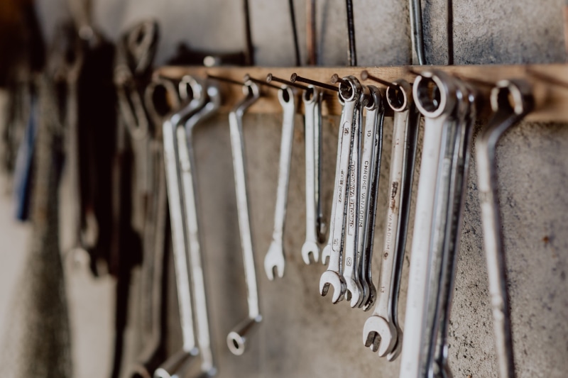 fix, architecture, no people, mechanic, business finance and industry, selective focus, large group of objects, garage, 5K, set, close-up, ring, coathanger