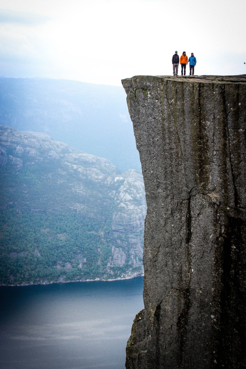 sky, three, nature, cliffside, hiking, lifestyles, tranquil scene, mountain, rock, people, leisure activity, two people, wter, non-urban scene, 5K, hill