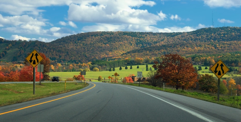 highway, travel, concrete road, clouds, creative commons, Centre County, 5K, mountain, grey, tree, cumulus, Southbound, concrete, daytime, curved, outdoors