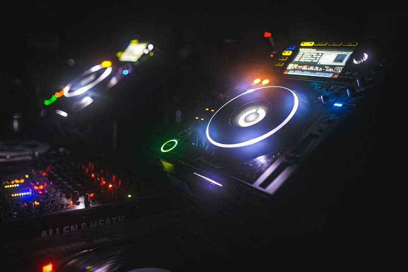 architecture, disco dancing, nightclub, turntable, music, night, controller, illuminated, clubbing, mixing, electrical equipment, audio equipment, 1080P