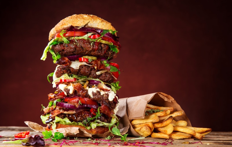 vegetable, Buns, bacon, ready-to-eat, meal, fried, 5K, bread, burger, bun, cheeseburger, no people, ground beef, red meat, fries, condiment, take out food