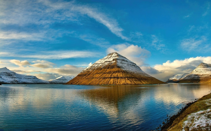 travel destinations, scenics - nature, cloud - sky, near, no people, snowcapped mountain, waterfront, body, tranquil scene, lake, brown, tranquility, mountain