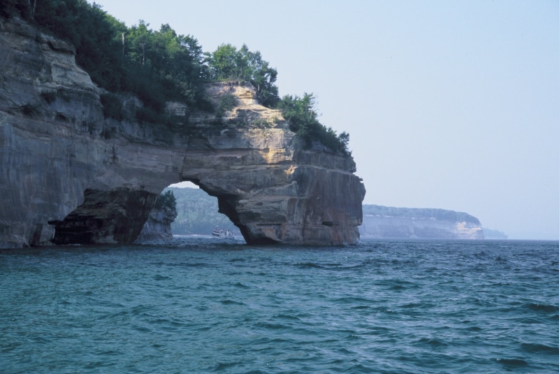 rock formation, outdoors, arch, tranquility, recreation, tranquil scene, idyllic, upper peninsula, cave, sea, water, scenics, 4K, scenic, beauty in nature