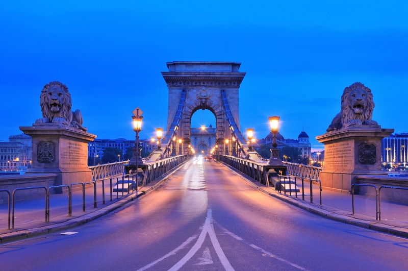 the city, sky, 2K, Széchenyi chain bridge, sculpture, traffic, built Structure, tourist, light trail, night, travel, chain Bridge, connection, sunset