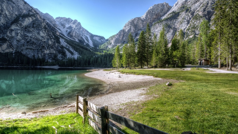 lake, wilderness, fence, lake braies, mountain, mountain lake, pragser wildsee, lake prags, valley, italy, tarn, south tyrol, prags, prags dolomites, 4K