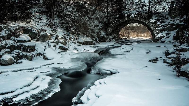 beauty in nature, rock, day, bridge, branch, arch, frozen, ice, land, covering, white color, tranquility, stream, 1080P, cold temperature, river, long exposure