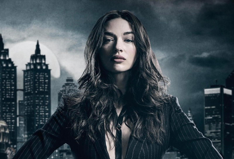 hairstyle, Crystal Reed, building exterior, Sofia Falcone, Gotham, looking at camera, building, Season 4, sky, contemplation, adult, built structure, front view