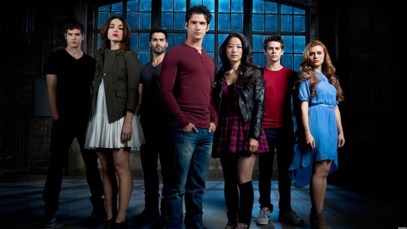 Dylan OBrien, happiness, togetherness, full length, young men, 1080P, MTVs Teen Wolf, emotion, Crystal Reed, henley, s, confidence, Stiles Stilinski, shirt